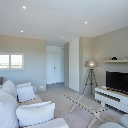 Bright & Modern 2 Bedroom 300m To The - * Marbella